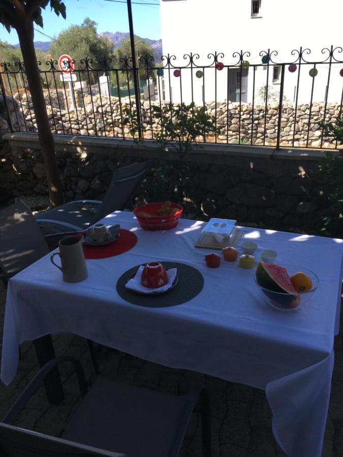 Casa Basgiu, Chambres Avec Balcon Et Table D'Hotes Zilia Exteriér fotografie